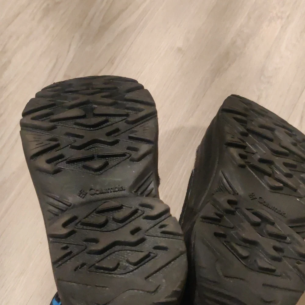 Columbia Bugaboot III 200 Grams Youth Black/Blue Winter Waterproof Boots Size 6